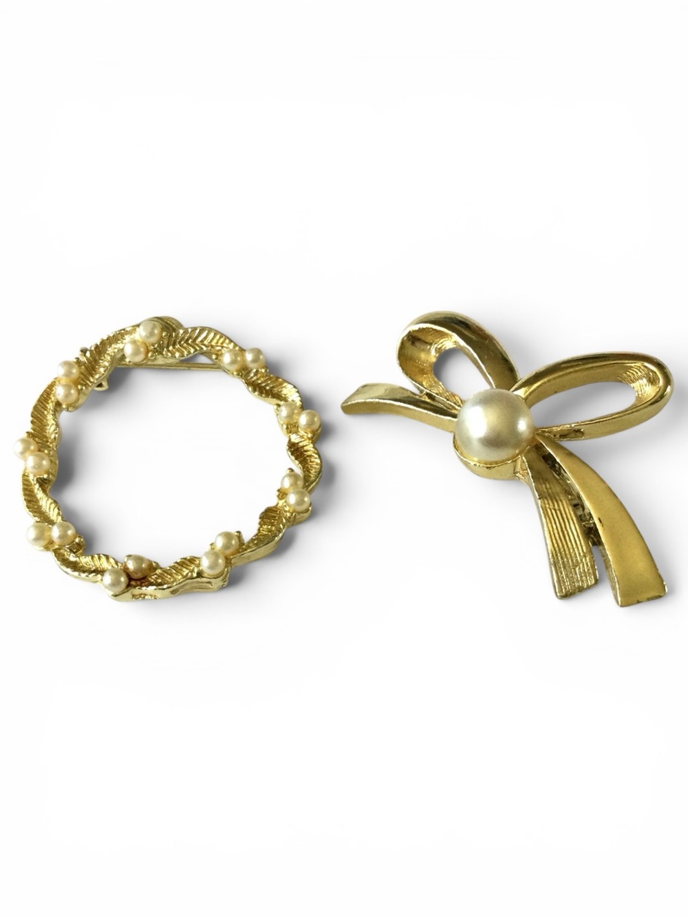 Vintage GERRY'S Satin Gold‑Tone Faux Pearl Wreath & Bow Brooch Bundle
